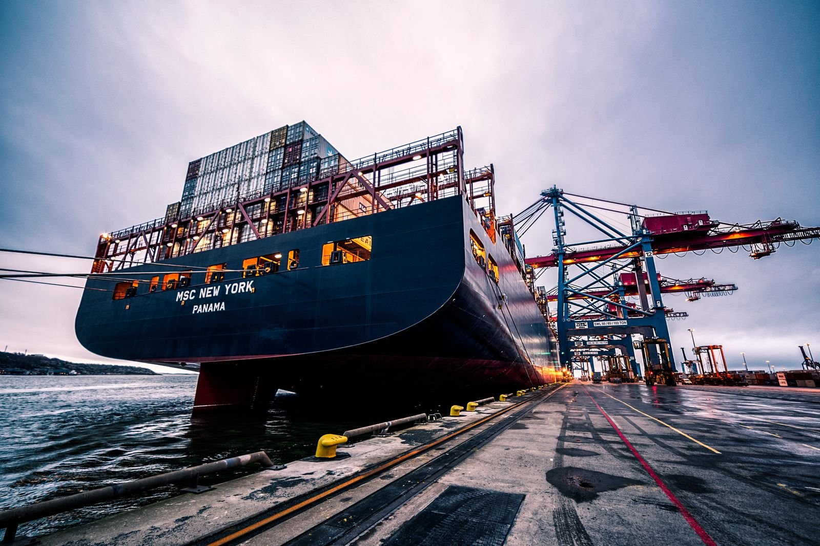 Ocean freight container ship